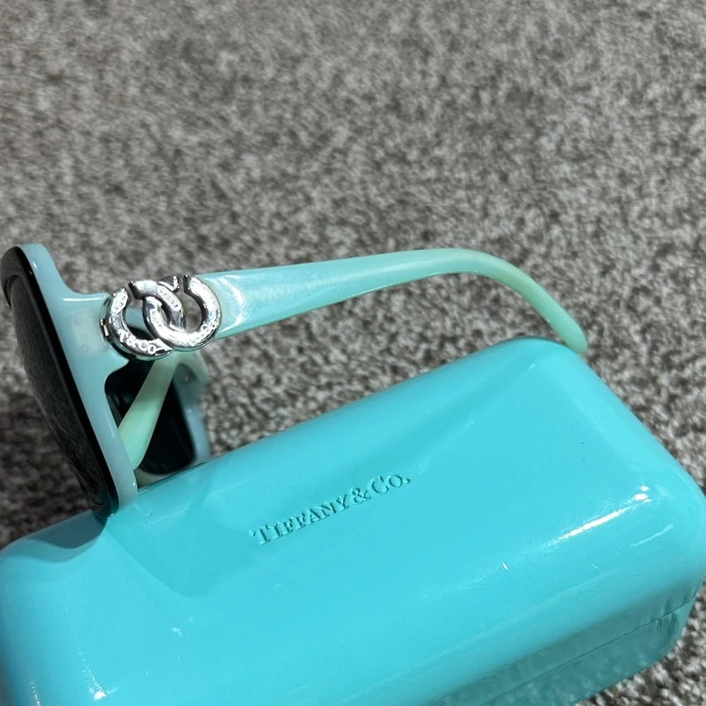 Tiffany & Co. Black Oversized Women's Sunglasses with Tiffany Blue Case - Picture 5 of 14